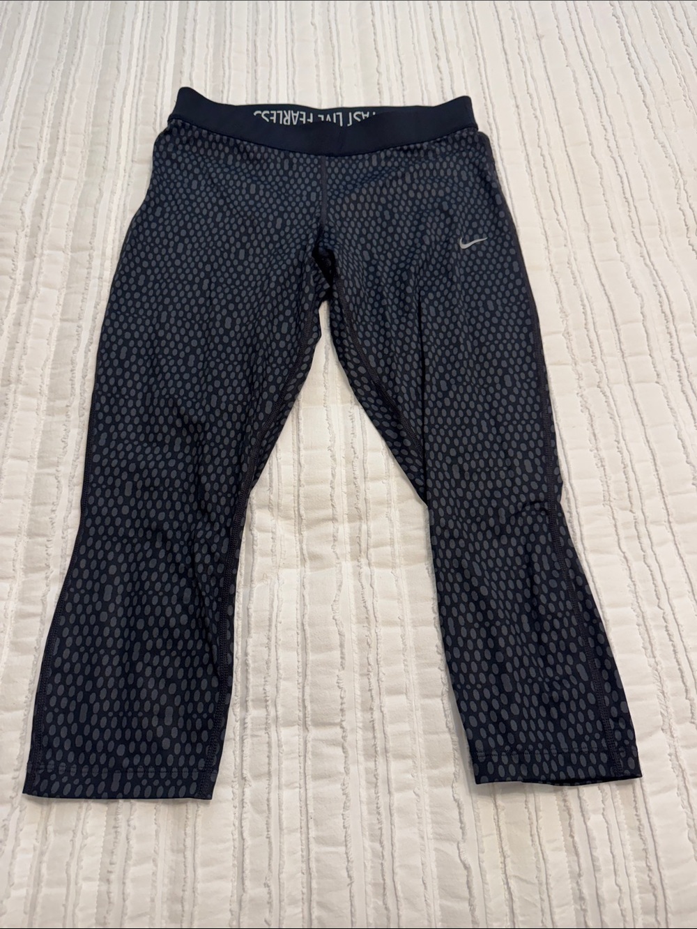 Nike Women’s Dri Fit Black & Gray Patterned Cropped Leggings